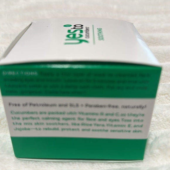 YES TO CUCUMBERS CALMING FACIAL MASK. - Picture 2 of 3